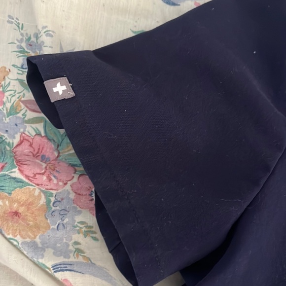 FIGS Casma™ Three-Pocket Navy Small Scrub Top - Picture 3 of 5